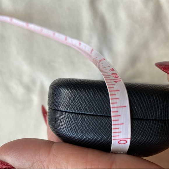 Salvatore Ferragamo Textured Black Case - Picture 7 of 8